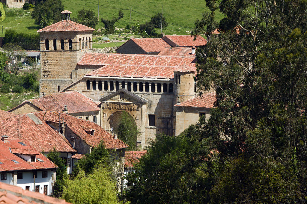 Apartamentos Ciudad De Petra Santillana del Mar Extérieur photo